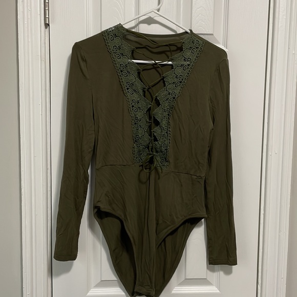 H&M Tops - NWOT bodysuit